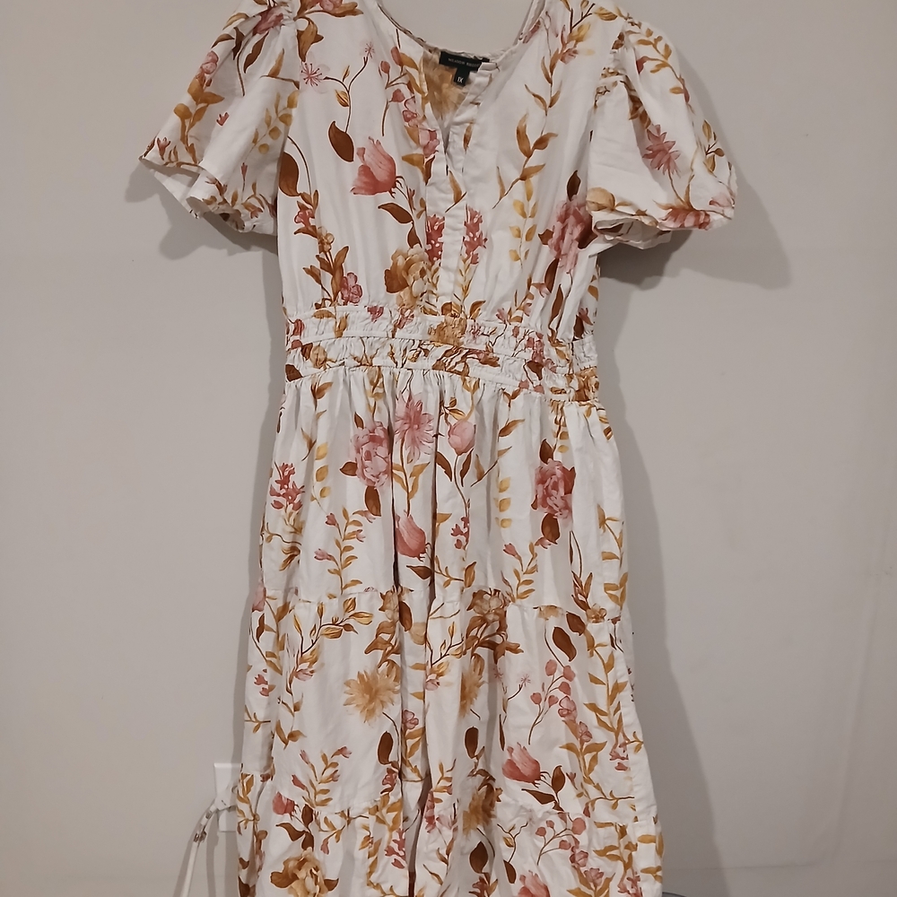 Elegant Floral Midi Dress in White and Pink